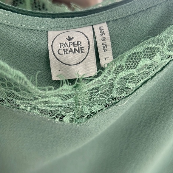 💛 Paper Crane Mint Green/ Sage Green Cold-Shoulder Top with Lace detail size L - Picture 3 of 6